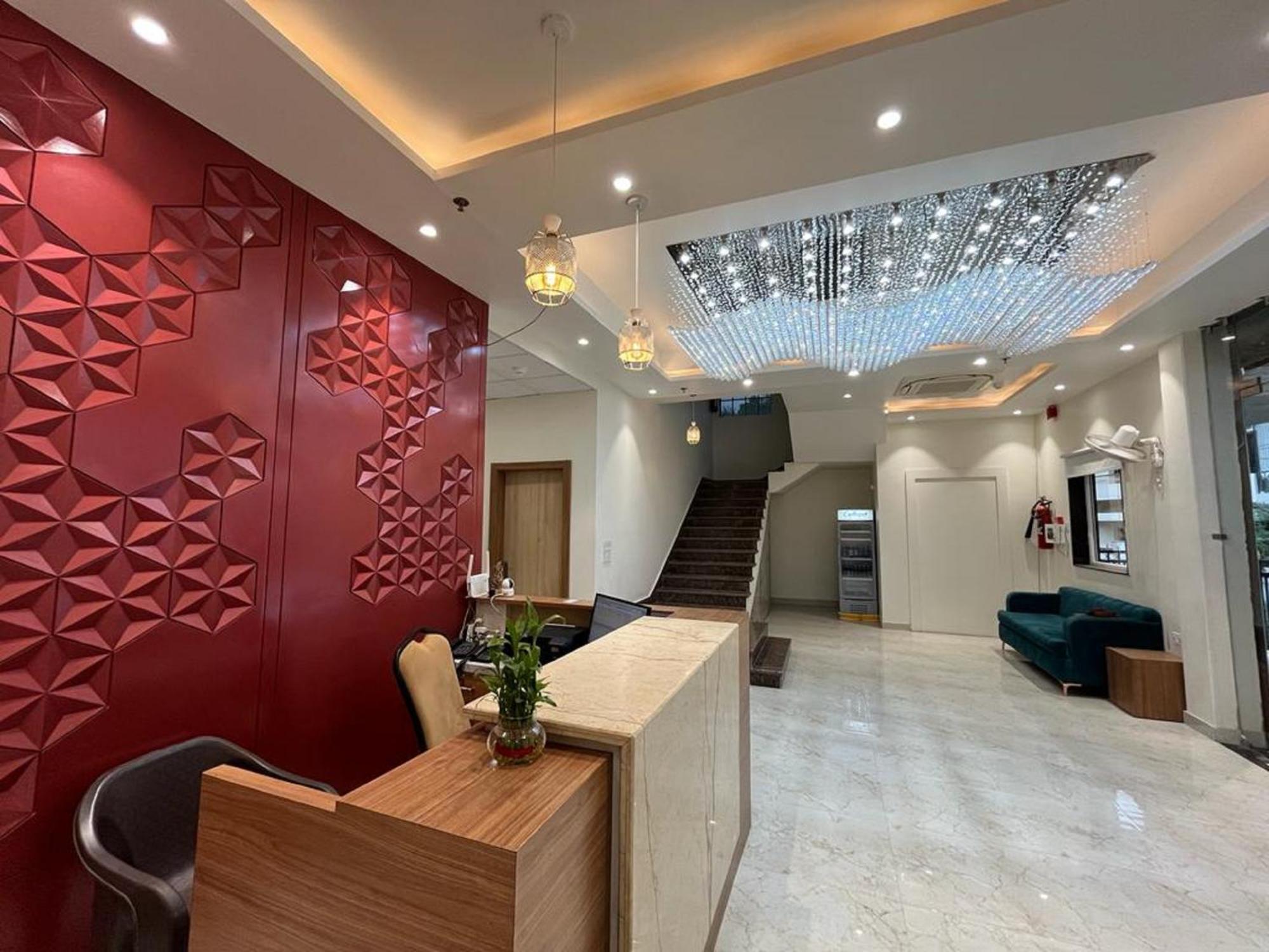 Hotel Satsang Grand Varanasi Bagian luar foto