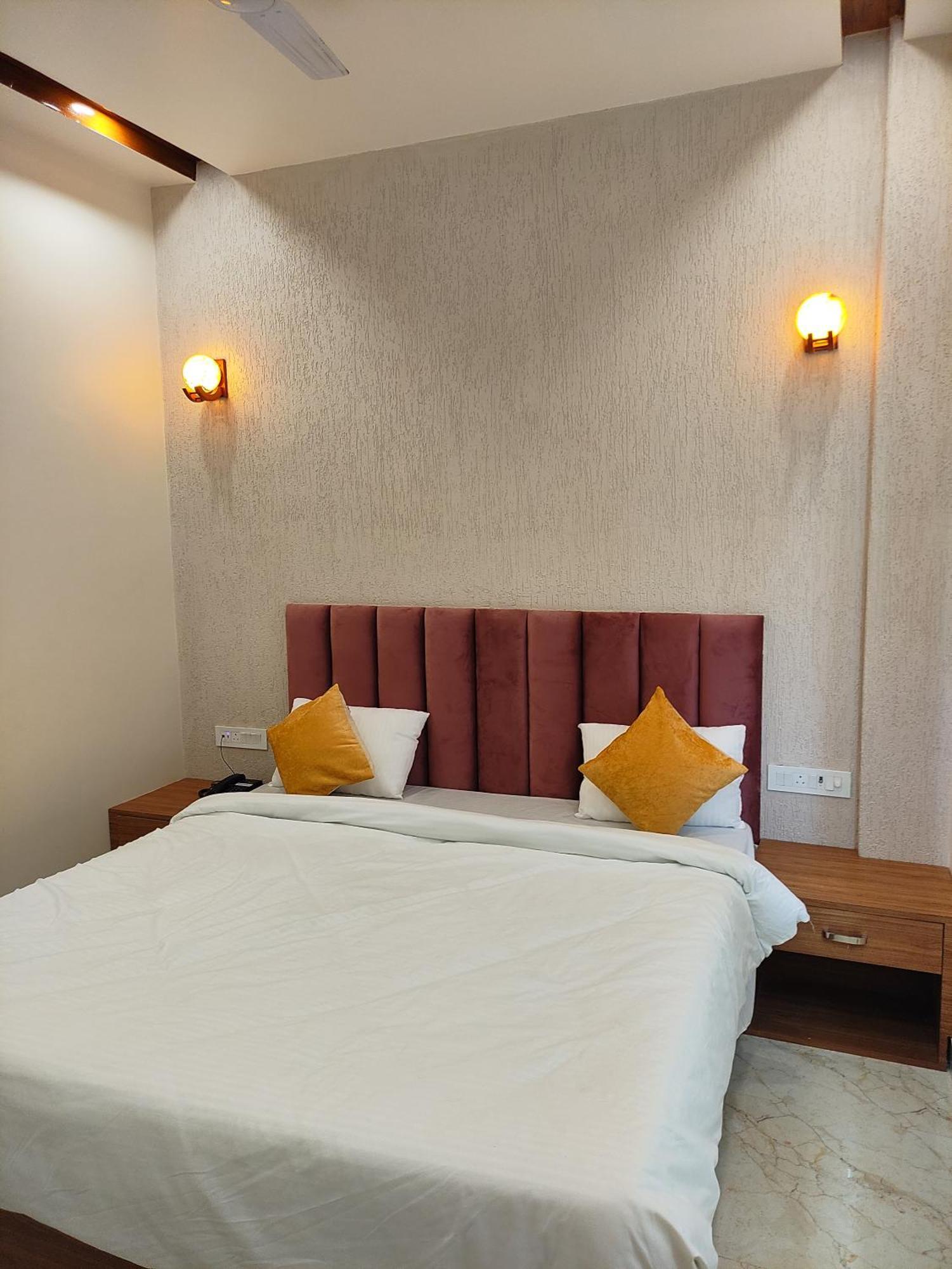 Hotel Satsang Grand Varanasi Bagian luar foto